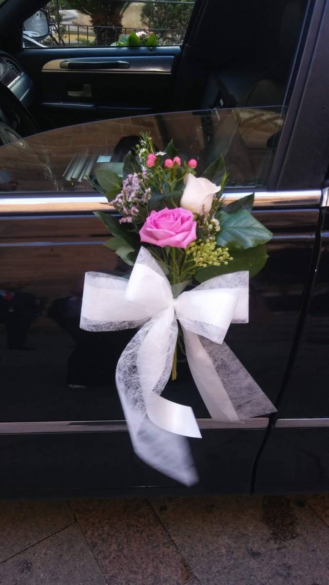 Arreglo de coche rosas